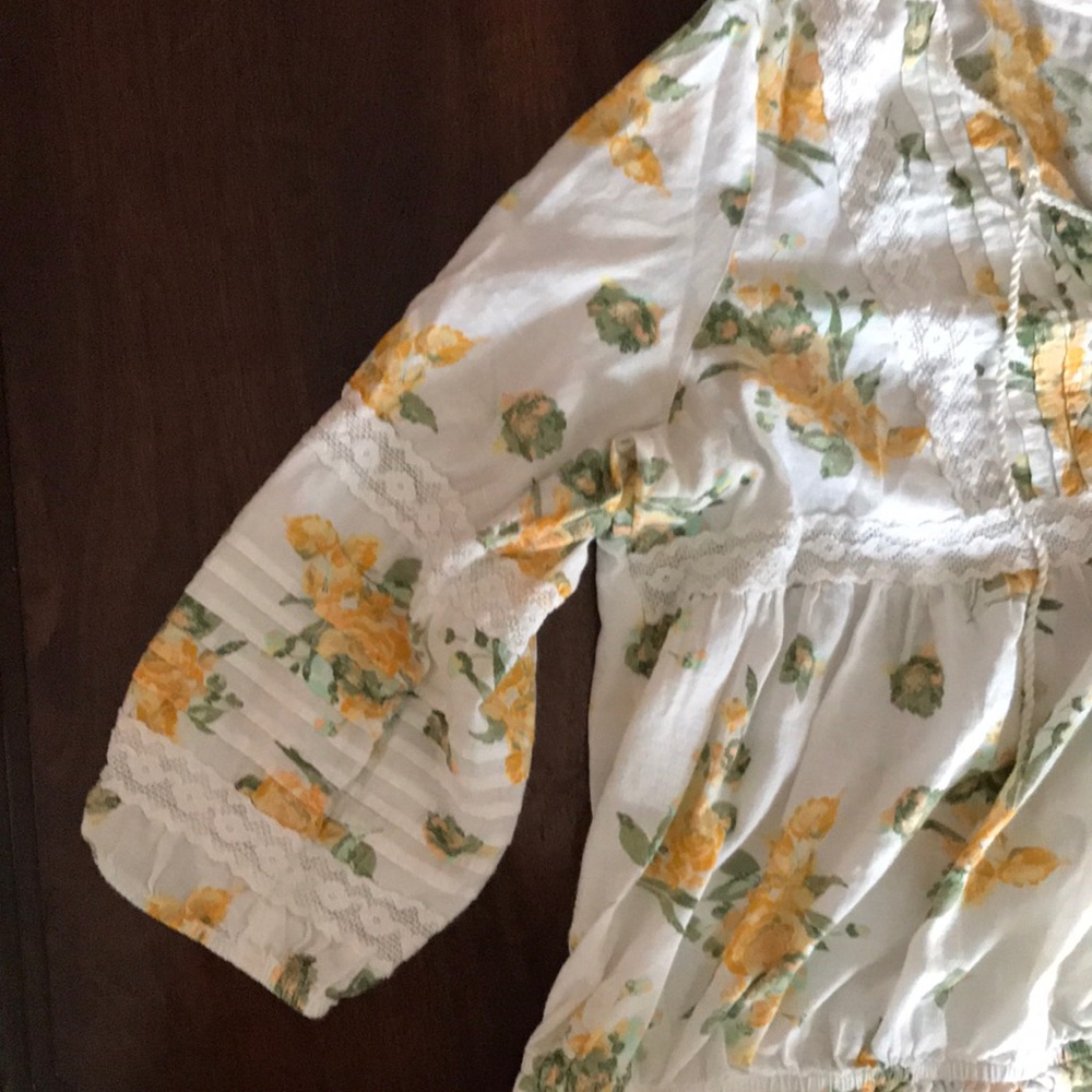 White and Yellow Blouse - Picture 6 of 8